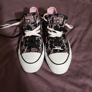 🔥NEW🔥Pink And Black Hello Kitty Converse Size 6